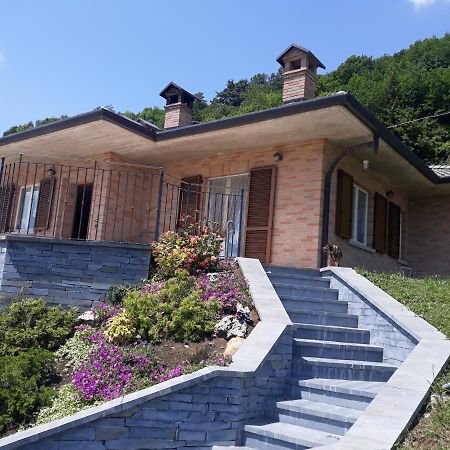Вилла Casa "La Forcella" Brembilla Экстерьер фото